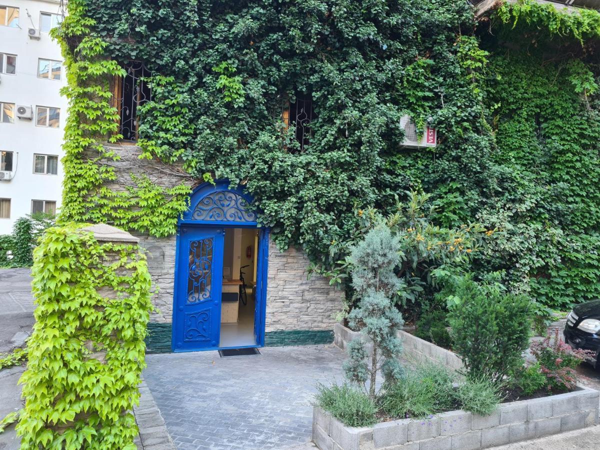 Апартаменты Shared Flat In An Artists District Pikris Gora Тбилиси Экстерьер фото